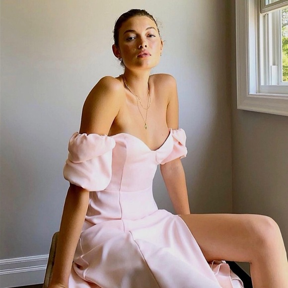 Aritzia Dresses & Skirts - Wilfred Aritzia Novella Dress Long in Pink size 8 Puff Sleeve Satin Midi Dress